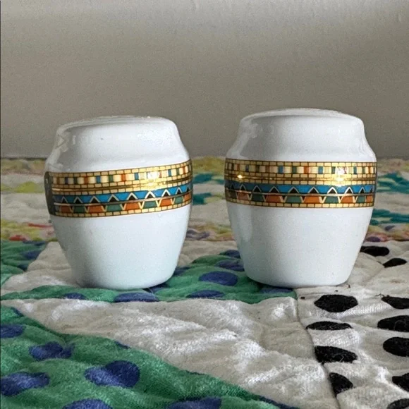Rare Vintage EGYPTAIR Salt & Pepper Shakers - Egyptian Hieroglyphics Pattern - Picture 2 of 4
